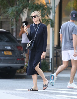 Kelly Rutherford feet photo 1