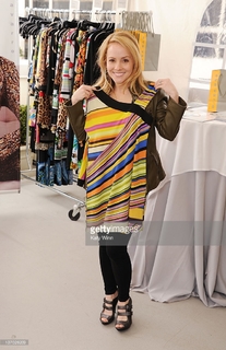 Kelly Stables feet photo thumbnail