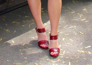 Kelly Stables feet photo thumbnail