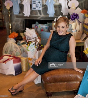 Kelly Stables feet photo thumbnail