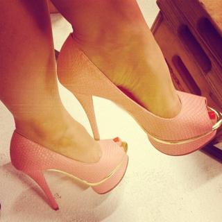 Kelly Stables feet photo thumbnail