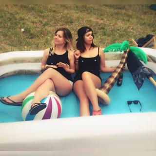 Kelly Svirakova feet photo thumbnail