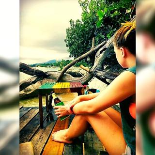 Kelly Svirakova feet photo thumbnail