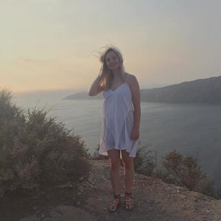 Kelly Svirakova feet photo thumbnail