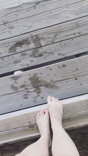 Kelly Svirakova feet photo thumbnail