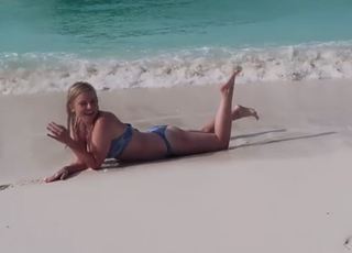 Kelly Svirakova feet photo thumbnail