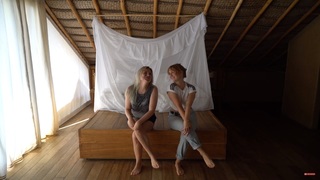 Kelly Svirakova feet photo thumbnail