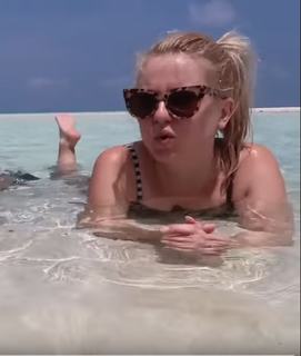 Kelly Svirakova feet photo thumbnail