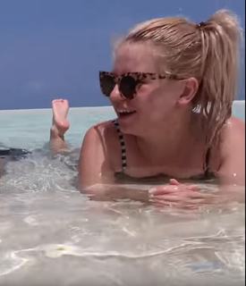 Kelly Svirakova feet photo thumbnail