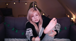 Kelly Svirakova feet photo thumbnail