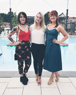 Kelly Svirakova feet photo thumbnail