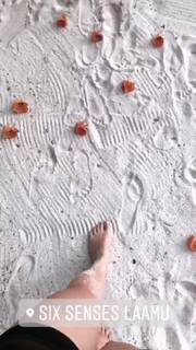 Kelly Svirakova feet photo thumbnail