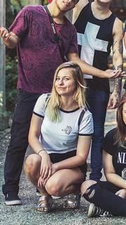 Kelly Svirakova feet photo thumbnail