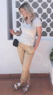 Kelly Svirakova feet photo thumbnail