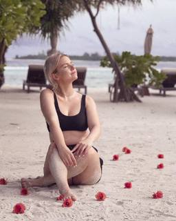 Kelly Svirakova feet photo thumbnail