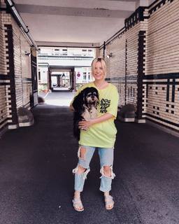 Kelly Svirakova feet photo thumbnail