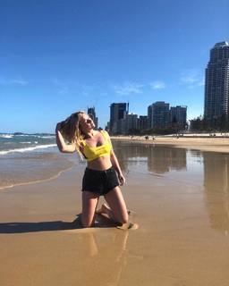 Kelly Svirakova feet photo thumbnail