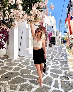 Kelly Svirakova feet photo thumbnail