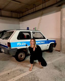 Kelly Svirakova feet photo thumbnail