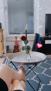 Kelly Svirakova feet photo thumbnail