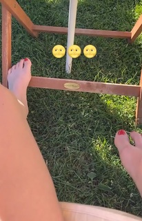 Kelly Svirakova feet photo thumbnail