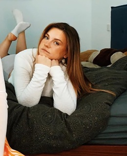 Kelly Svirakova feet photo thumbnail