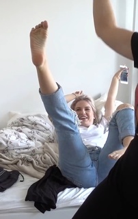 Kelly Svirakova feet photo thumbnail