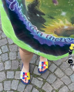 Kelly Svirakova feet photo thumbnail