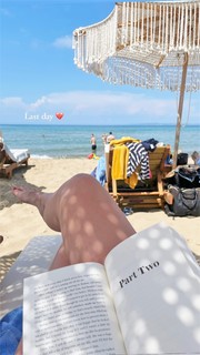 Kelly Svirakova feet photo thumbnail