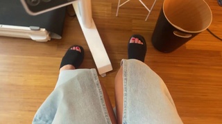 Kelly Svirakova feet photo thumbnail