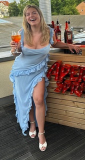 Kelly Svirakova feet photo thumbnail