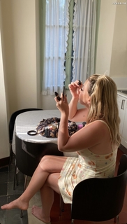 Kelly Svirakova feet photo thumbnail