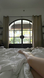 Kelly Svirakova feet photo thumbnail