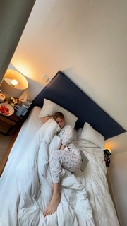 Kelly Svirakova feet photo thumbnail