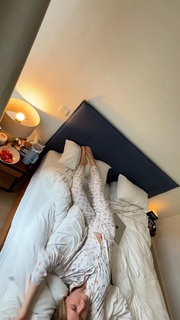 Kelly Svirakova feet photo thumbnail