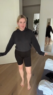 Kelly Svirakova feet photo thumbnail