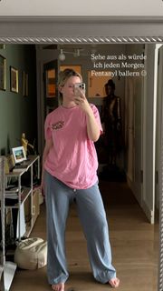 Kelly Svirakova feet photo thumbnail