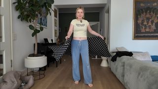 Kelly Svirakova feet photo thumbnail