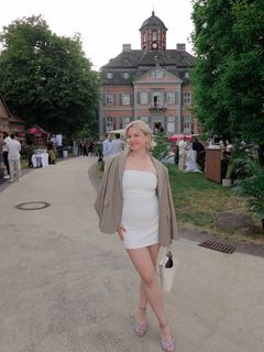 Kelly Svirakova feet photo thumbnail