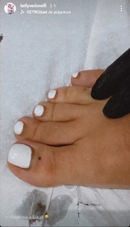 Kelly Vedovelli feet photo thumbnail