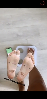 Kelly Vedovelli feet photo thumbnail
