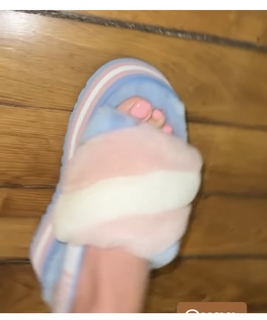 Kelly Vedovelli feet photo thumbnail