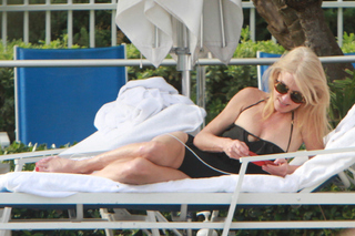 Kellyanne Conway feet photo thumbnail