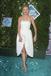 Kelsea Ballerini feet photo thumbnail