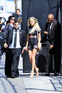 Kelsea Ballerini feet photo thumbnail