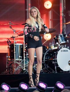 Kelsea Ballerini feet photo thumbnail
