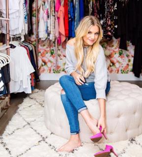 Kelsea Ballerini feet photo thumbnail