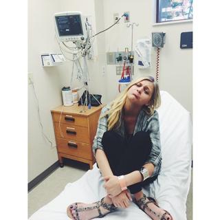 Kelsea Ballerini feet photo thumbnail