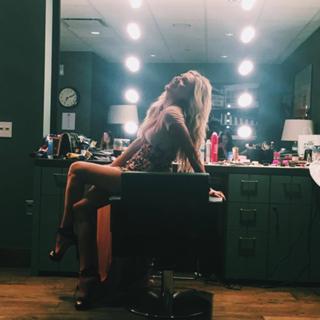 Kelsea Ballerini feet photo thumbnail