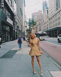 Kelsea Ballerini feet photo thumbnail